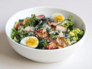 Салат Цезар з креветкою та авокадо (345г)