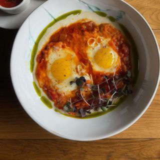 Шакшука з томатами та хумусом (500г)