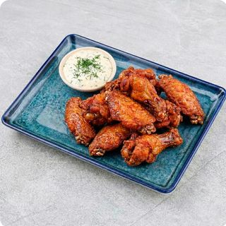 Курячі крильця з часниковим соусом (225г)