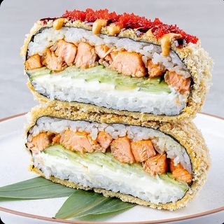 Суші-бургер з лососем кімчі 