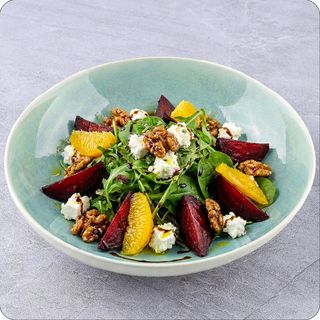 Салат з печеним буряком