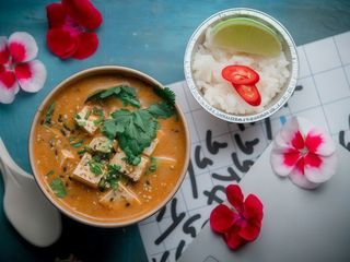 Суп Том Ям з рисовою локшиною 2.0 (6 варіантів) З Індичкою