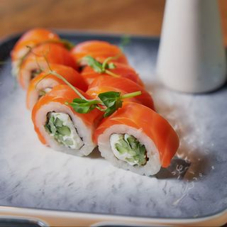 Рол з лососем 