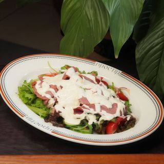 Салат з яловичиною та вершково-трюфельним соусом ( 260 г)