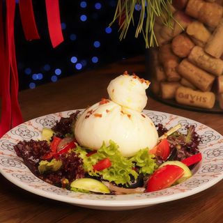 Буррата в салаті