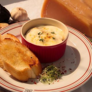 Жульєн з куркою та вершково - пармезановим соусом