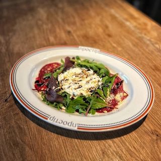 Карпачо з буряка зі страчателлою