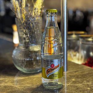 Тонік Schweppes