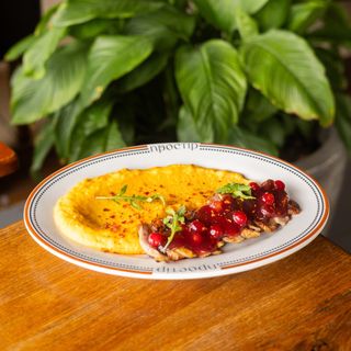 Качина грудка з журавлинним соусом (250г)
