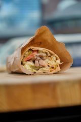 Шаурма з куркою та ананасом