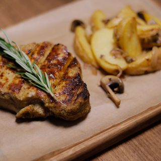 Стейк зі свинини