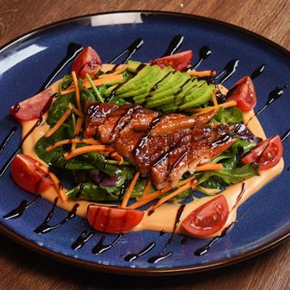 Салат з вугрем