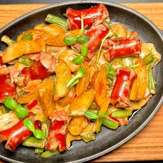 Сковорідка з мисливськими ковбасками 450г.