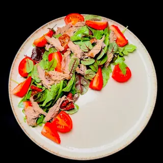 Салат з рваною качкою та грушею