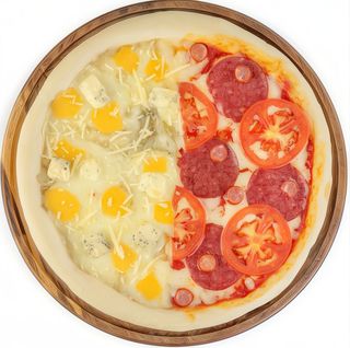 Піца 50/50 ПапероніІ салямі + Чотири сири (32 см)