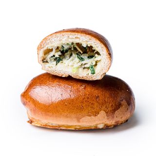 Пиріжок з яйцем та зеленню