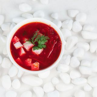 Борщ зі свининою та сметаною (400г)