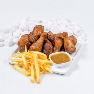 Соковиті крильця у медово-гірчичному соусі (1/2) з картоплею (450г)