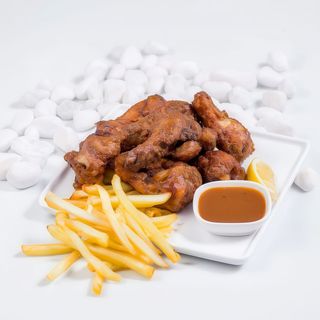 Соковиті крильця з соусом Джек Деніалс 1/2 з картоплею (450г)