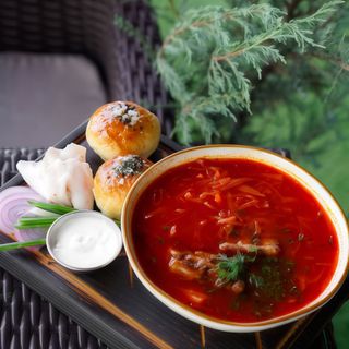 Український борщ з салом (300мл)