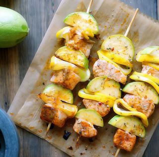 Шашлик з лосося з овочами (220г)