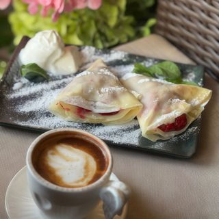 Млинець 3 вишнею і морозивом (150г)