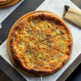 Піца чотири сира (велика 42 см) 900 г