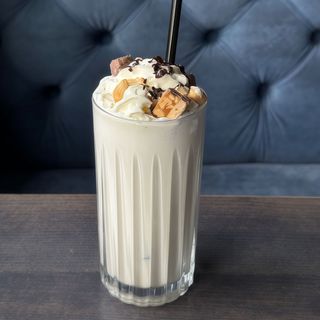 Молочний коктейль Snickers 