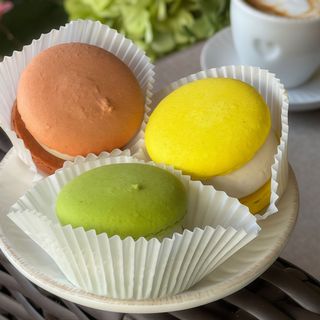 Макаронс в асортименті