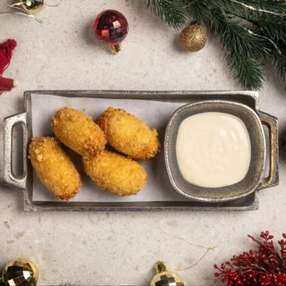 Картопляні крокети з моцарелою та салямі (240г)