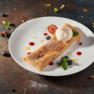 Млинець з полуницею та ванільним соусом (230г)