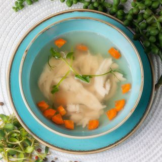 Бульйон курячий з перепелиним яйцем (300г)