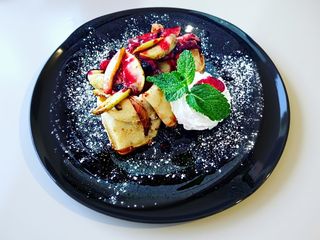 Млинці с карамелізованими фруктами (180г)