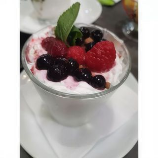 Тірамісу з ягодами (150г)