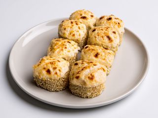 Запечений рол з лососем 