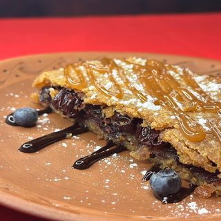 Штрудель з вишнею