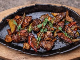 Пательня з яловичиною та овочами