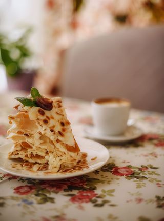 Торт листковий з мигдалем