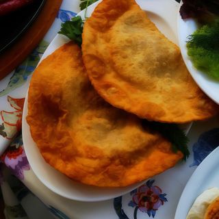 Чебурек зі свининою та яловичиною