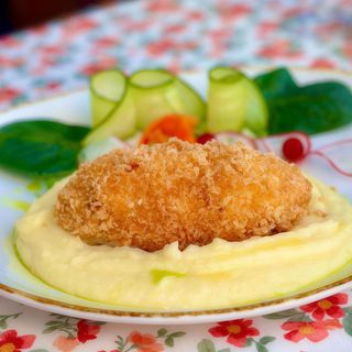 Котлетка по-київські з крем-пюре