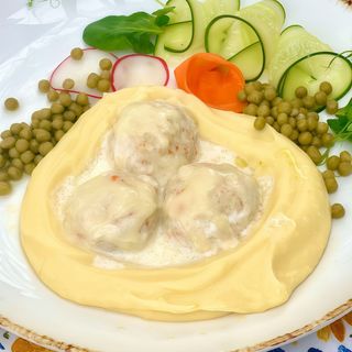 Тефтелі із судака з крем-пюре