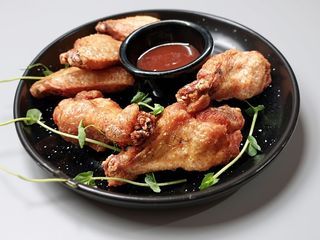 Фірмові крильця з соусом BBQ (150/25г)