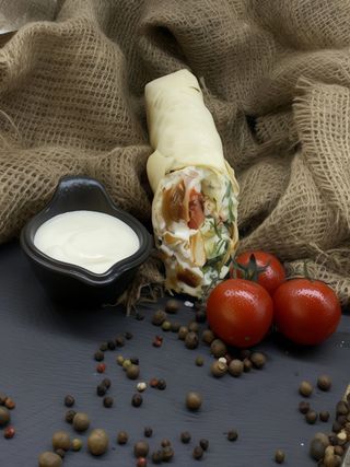 Сулугуні з м'ясом (450г)