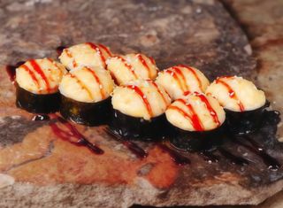 Запечений рол з лососем та креветкою (290г)