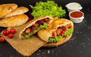 Смажена піта з телятиною та сиром (340г)