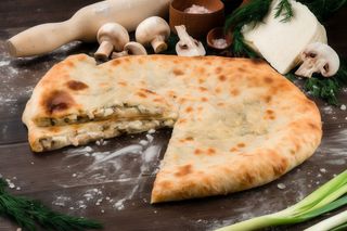 Пиріг з сиром Сулугуні, грибами та зеленню (300г)
