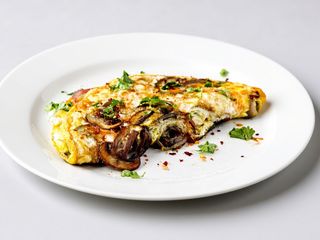 Сніданок Ситний з омлетом зі смаженими печерицями та моцарелою (360г)