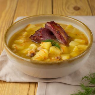 Супчик гороховий з реберцями та беконом