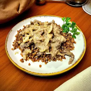 Бефстроганов з яловичини з гречаною кашею (300грам)