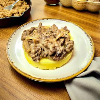 Бефстроганов з яловичини з картопляним пюре (350грам)